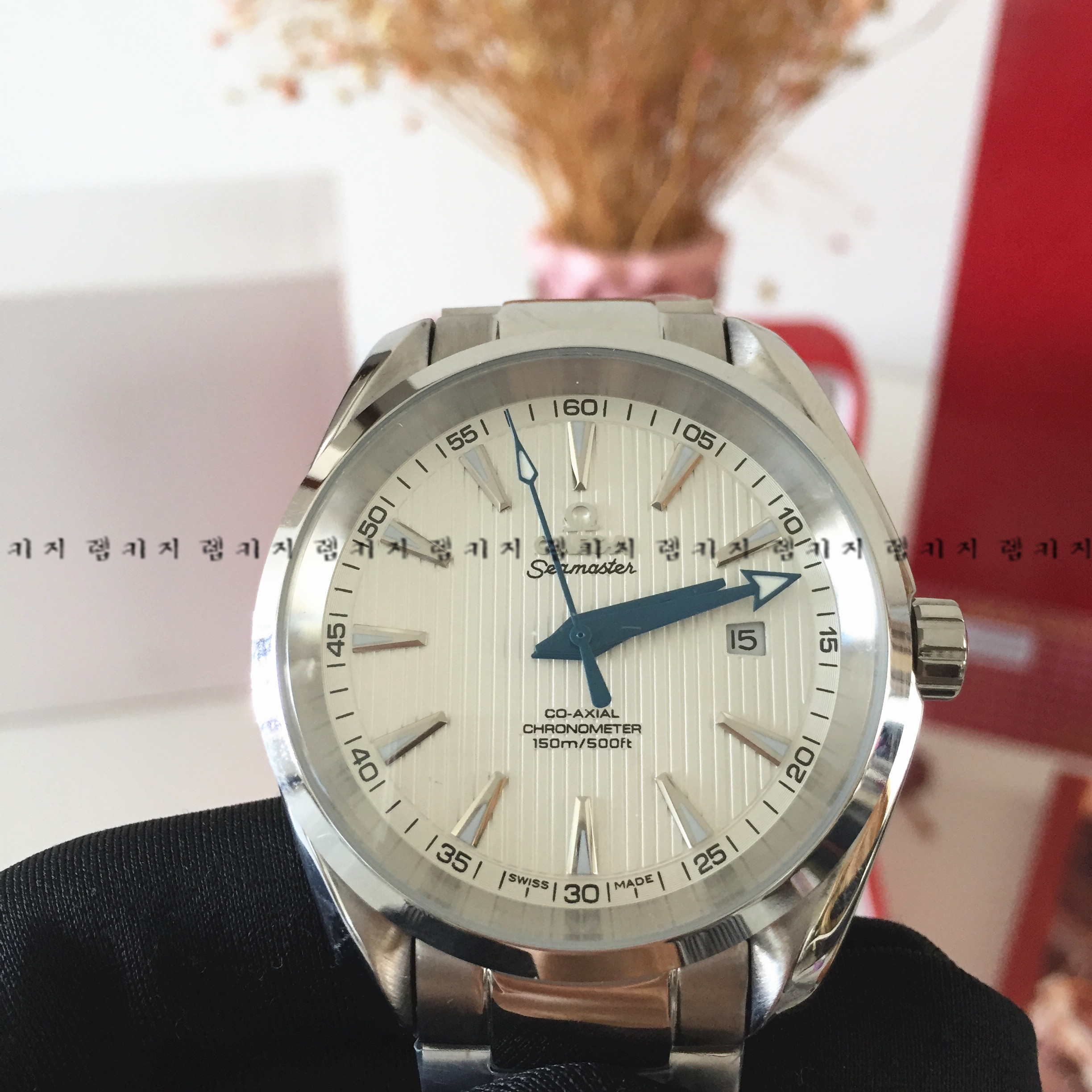 오메가 아쿠아테라 화이트 다이얼 메탈시계